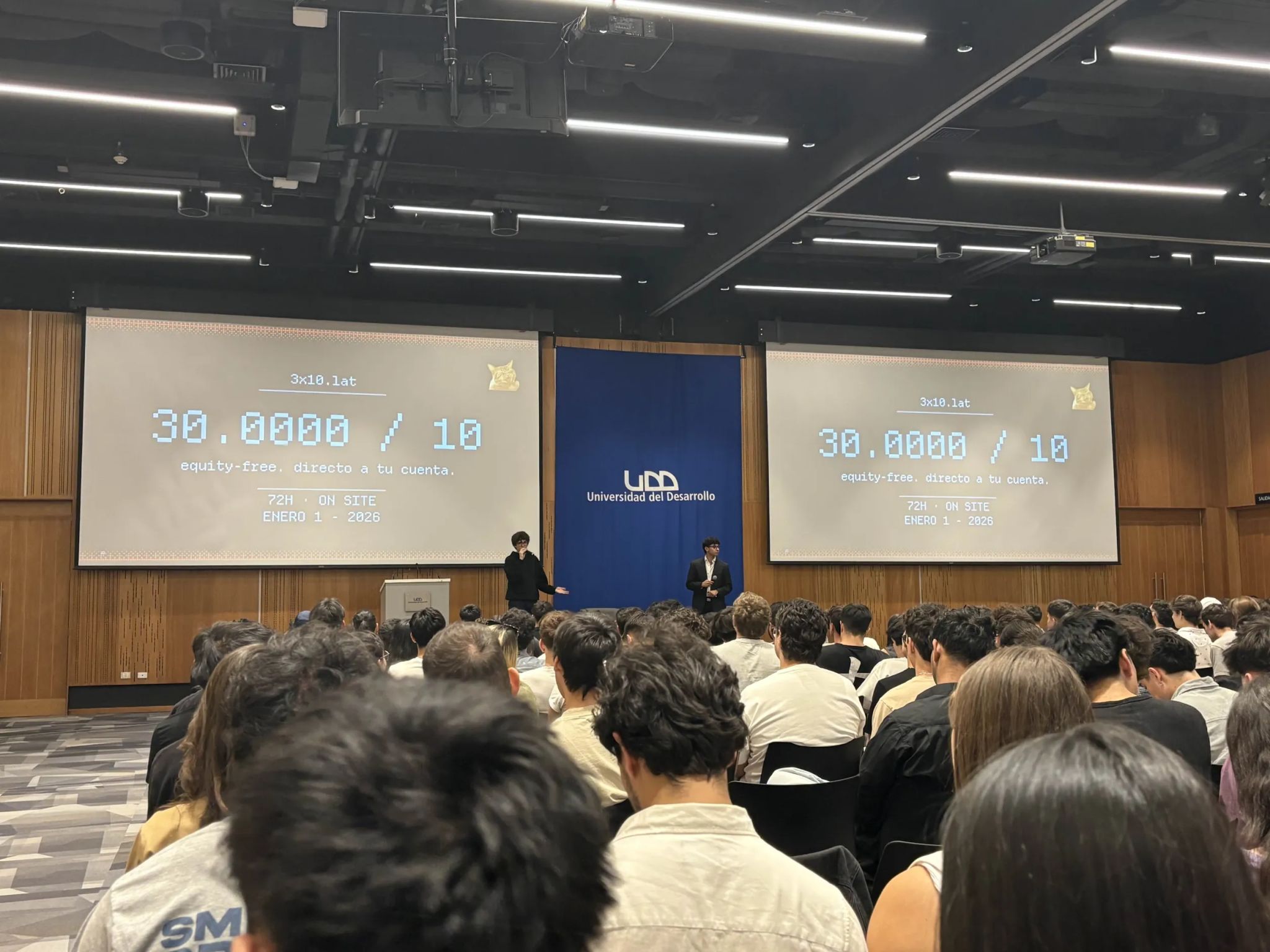 [nacho hablando ante 400 personas]